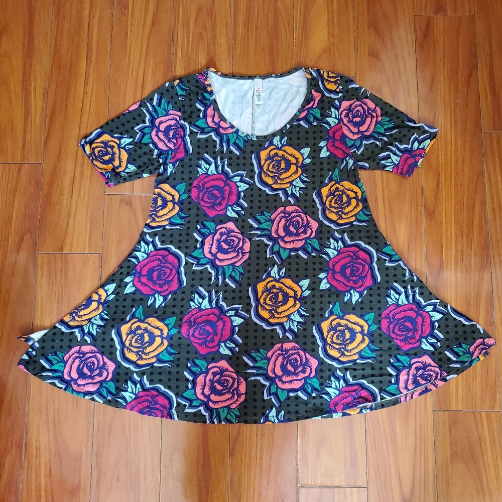 LuLaRoe Classic T rose polka dot print